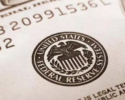 【財(cái)經(jīng)翻譯官】美聯(lián)儲的&ldquo;零息+量寬&rdquo;意味著什么？