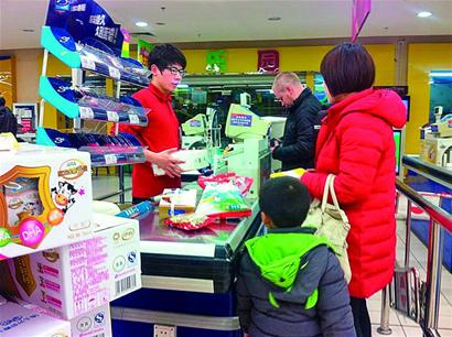 樂(lè)購(gòu)員工稱內(nèi)部盜竊罰款達(dá)百倍 負(fù)責(zé)人稱記不清