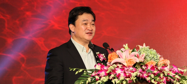 新華網(wǎng)董事長(zhǎng)、總裁田舒斌致開(kāi)幕詞