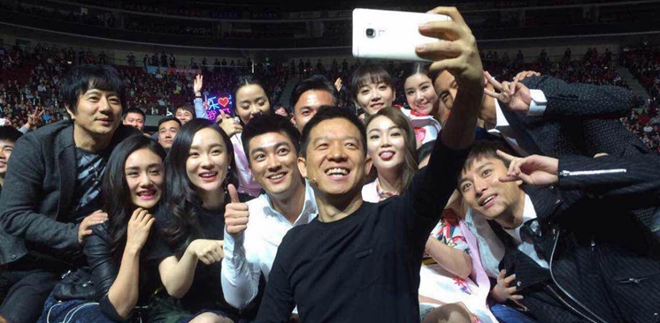 這張&ldquo;知名合影&rdquo;里 沒(méi)有一個(gè)明星成了大股東