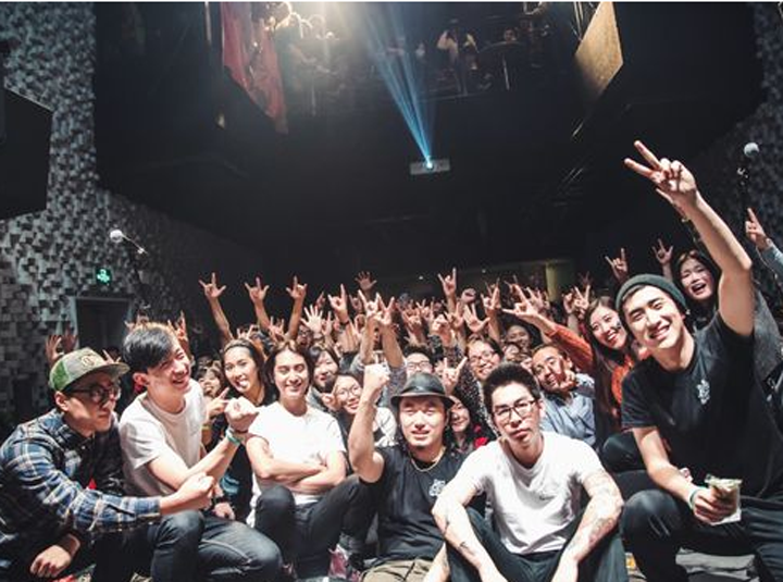 WHO&rsquo;S LISTENING？