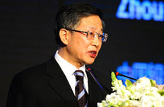 銀監(jiān)會(huì)副主席周慕冰