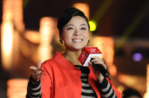 著名青年歌唱家、二炮文工團(tuán)副團(tuán)長陳思思傾情表演