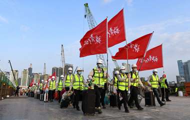 我在現(xiàn)場(chǎng)&middot;照片背后的故事｜援港60天，見(jiàn)證荒灘起方舟