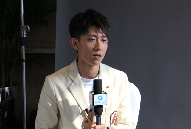 國有棟梁，大愛無疆；爾如嫩草，小愛芬芳。