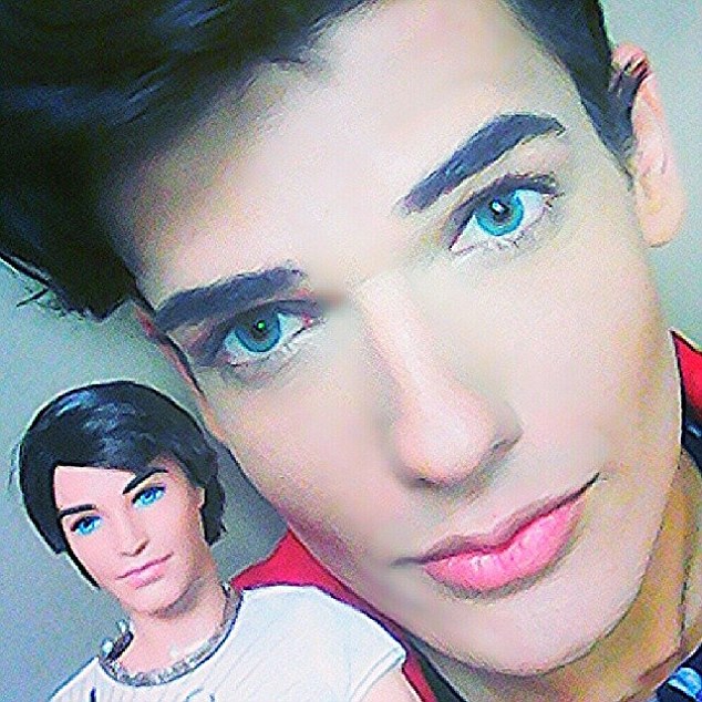 巴西男?；ㄙM(fèi)31萬(wàn)元整容成&ldquo;芭比男友&rdquo;