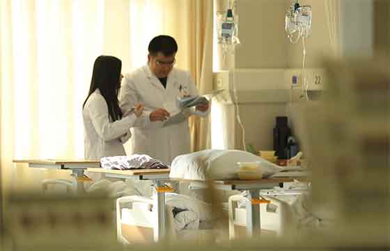 致敬偉大改革｜對話40年，講述身邊的健康故事（第五集）&mdash;&mdash;小醫(yī)院不再門可羅雀，大醫(yī)院不再&ldquo;戰(zhàn)時狀態(tài)&rdquo;