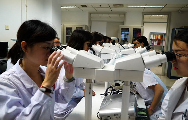 致敬偉大改革｜對(duì)話40年，講述身邊的健康故事33&mdash;好醫(yī)生是這樣煉成的