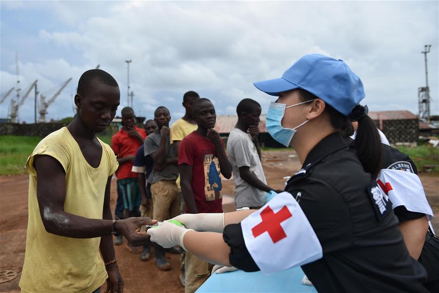 (國(guó)際)(2)駐利比利亞維和防暴隊(duì)為當(dāng)?shù)孛癖婇_展義診活動(dòng)