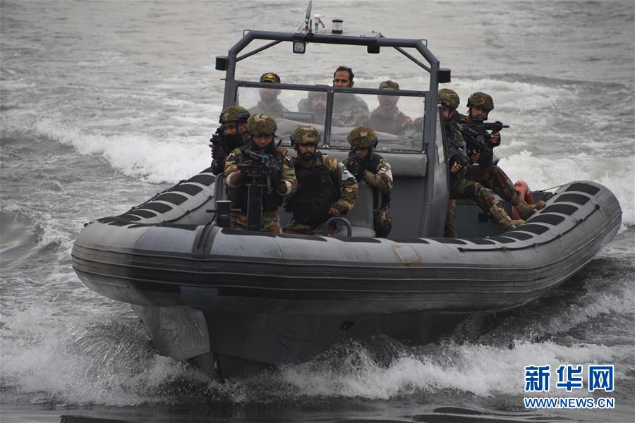 (圖文互動·國際)(1)“海洋衛(wèi)士-2020”中巴海上聯演:結束港岸交流轉入海上實兵實彈演練