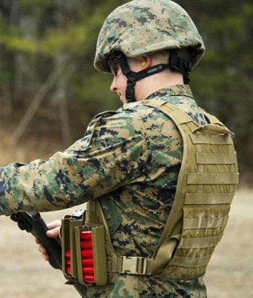 是電影還是現(xiàn)實？美軍陸戰(zhàn)隊士兵操大槍射擊練習(xí)