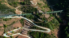 新華全媒+｜高鐵時(shí)代，大涼山鐵軌上流淌&ldquo;慢幸福&rdquo;