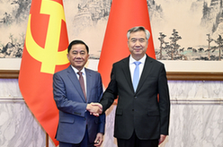 李希同越共中央政治局委員、中央書記處書記、中央檢查委員會主任陳錦繡舉行會談