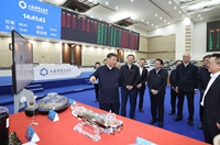 習(xí)近平在上?？疾?返京途中在江蘇鹽城考察