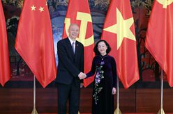 蔡奇同越共中央政治局委員、中央書記處常務(wù)書記張氏梅舉行會談