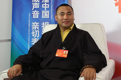 全國政協(xié)委員東寶仲巴&middot;呼圖克圖做客新華網(wǎng)、中國政府網(wǎng)兩會訪談