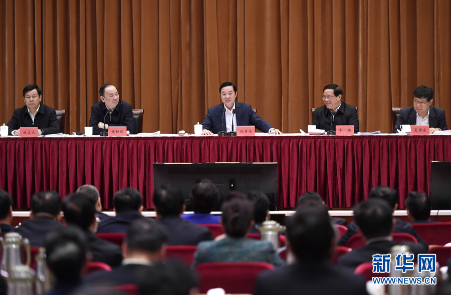 4月7日，全國(guó)創(chuàng)建文明城市工作經(jīng)驗(yàn)交流會(huì)在江蘇張家港市召開(kāi)，中共中央政治局委員、中宣部部長(zhǎng)、中央文明委副主任劉奇葆出席會(huì)議并講話。新華社記者 燕雁 攝
