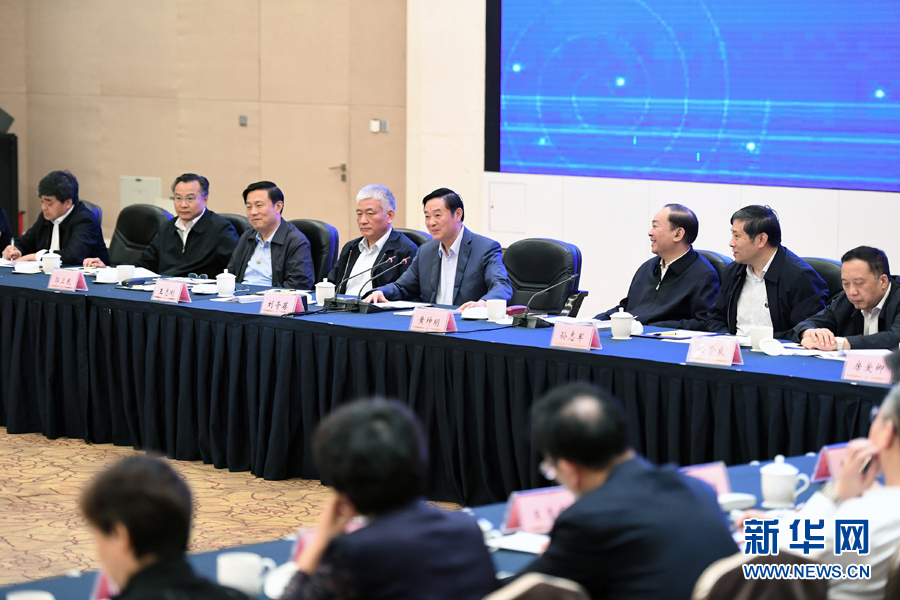 5月11日，中宣部在深圳召開深化文化體制改革座談會。中共中央政治局委員、中央書記處書記、中宣部部長劉奇葆出席會議并講話。 新華社記者張領(lǐng) 攝