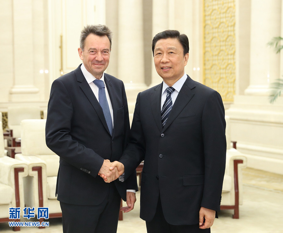 5月15日，國(guó)家副主席、中國(guó)紅十字會(huì)名譽(yù)會(huì)長(zhǎng)李源潮在北京會(huì)見(jiàn)來(lái)華出席&ldquo;一帶一路&rdquo;國(guó)際合作高峰論壇的紅十字國(guó)際委員會(huì)主席莫雷爾。新華社記者 王曄 攝