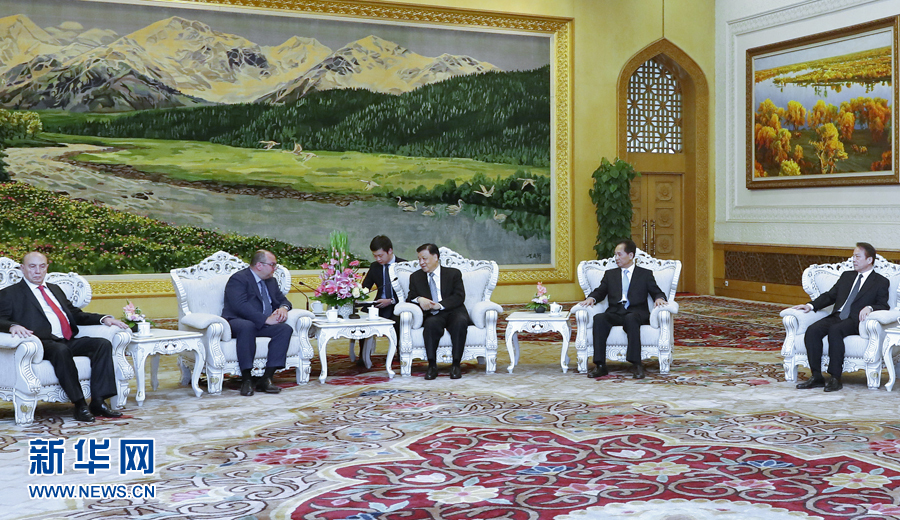 6月7日，中共中央政治局常委、中央書記處書記劉云山在北京會(huì)見金磚國(guó)家媒體高端論壇的媒體代表。新華社記者 鞠鵬 攝