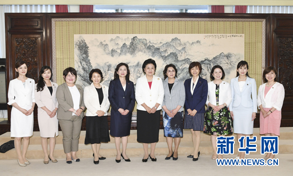 　　7月12日，國務院副總理劉延東在北京會見以日本自民黨前總務會長野田圣子為首的日本執(zhí)政黨女國會議員代表團一行。 新華社記者 高潔 攝