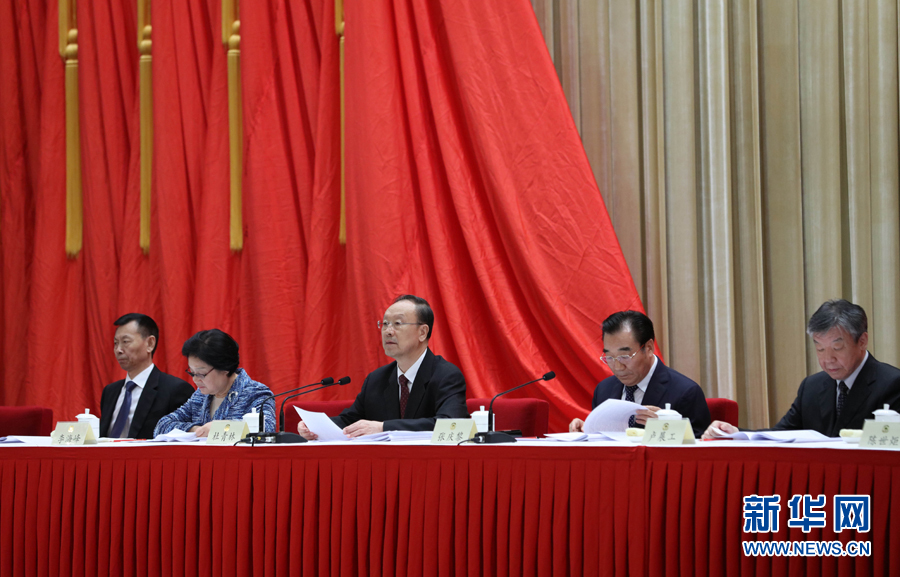 9月6日，政協(xié)第十二屆全國委員會優(yōu)秀提案和先進承辦單位表彰會在北京召開。中共中央書記處書記、全國政協(xié)副主席杜青林出席并講話，全國政協(xié)副主席兼秘書長張慶黎主持會議。新華社記者 王曄 攝