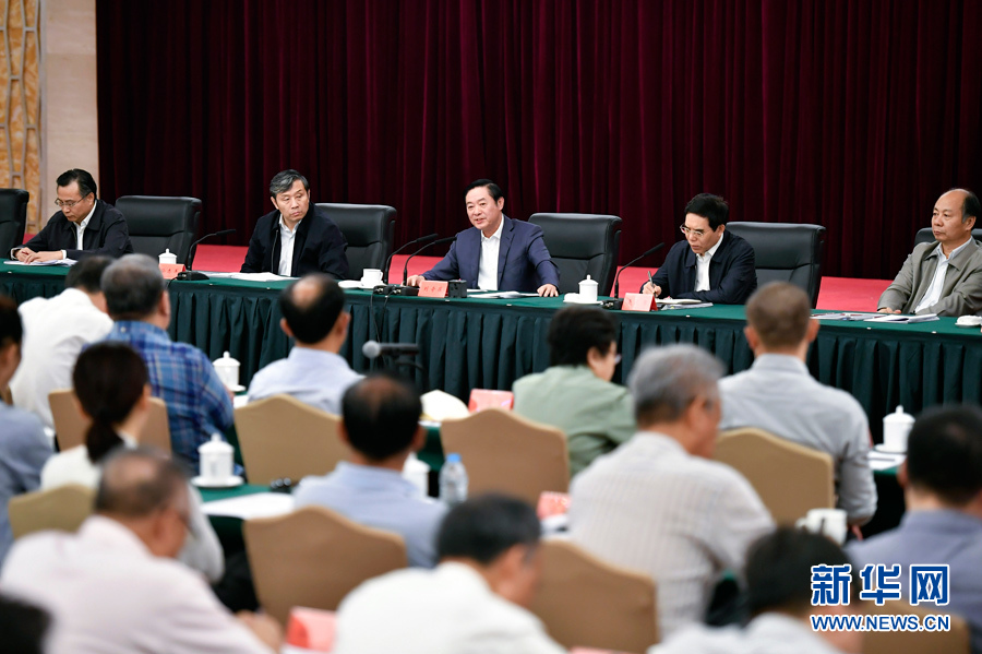 9月7日，中共中央政治局委員、中央書記處書記、中宣部部長劉奇葆在北京出席全國電視劇工作座談會并講話。 新華社記者 燕雁 攝

