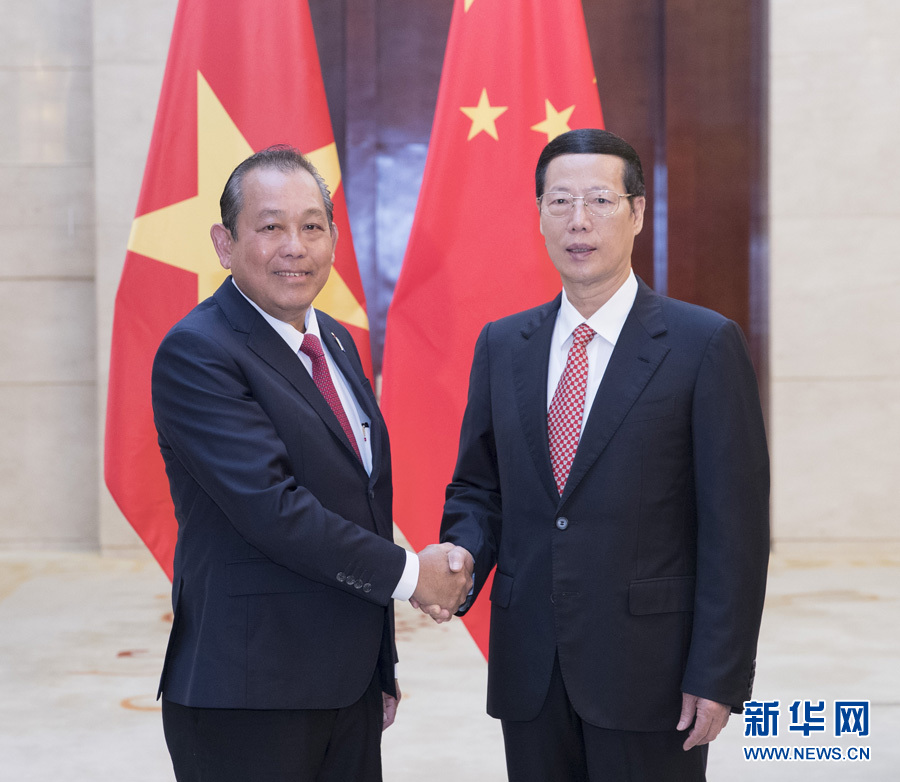  9月11日，中共中央政治局常委、國務(wù)院副總理張高麗在廣西南寧會見前來出席第十四屆中國－東盟博覽會和中國－東盟商務(wù)與投資峰會的越南常務(wù)副總理張和平。新華社記者王曄攝