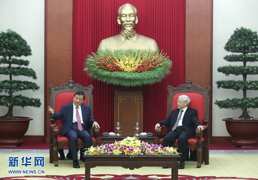 應(yīng)越南共產(chǎn)黨邀請(qǐng)，中共中央政治局常委、中央書記處書記劉云山9月18日至19日對(duì)越南進(jìn)行正式訪問。這是9月18日，劉云山在河內(nèi)會(huì)見越共中央總書記阮富仲。 新華社記者 龐興雷 攝