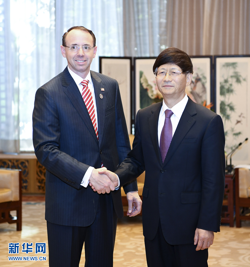 9月26日，中共中央政治局委員、中央政法委書記孟建柱在北京會見來華出席國際刑警組織第86屆全體大會的美國司法部常務副部長羅森斯坦。新華社記者 張領 攝