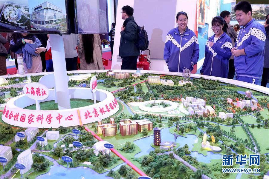 （十九大時(shí)光&middot;圖文互動(dòng)）（4）向著夢想，奮進(jìn)！&mdash;&mdash;來自&ldquo;砥礪奮進(jìn)的五年&rdquo;大型成就展現(xiàn)場的報(bào)道 