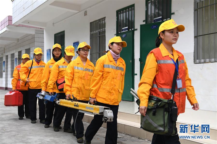 （走基層 聽(tīng)民聲）（1）鐵路線上的&ldquo;鏗鏘玫瑰&rdquo;