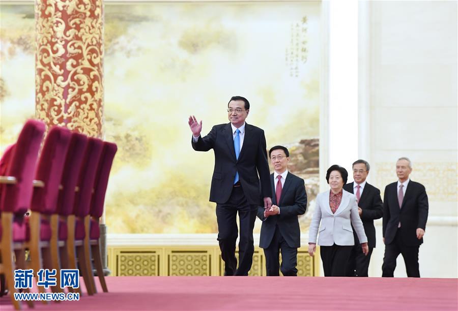 （兩會）（4）國務(wù)院總理李克強等與中外記者見面