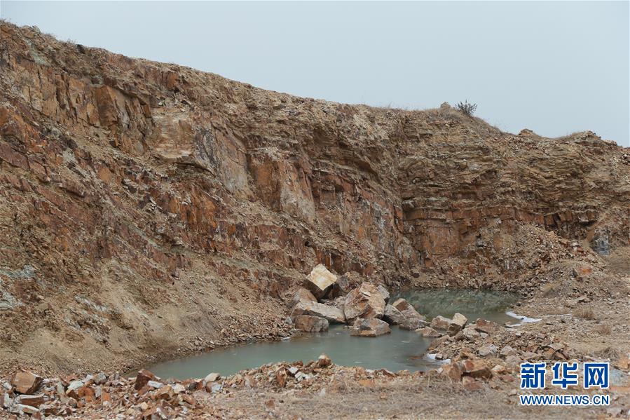 （新華視點(diǎn)&middot;圖文互動(dòng)）（1）挖掘作業(yè)距漢墓中心僅20米，村民住房出現(xiàn)裂縫&hellip;&hellip;&ldquo;造地&rdquo;如何變挖山？