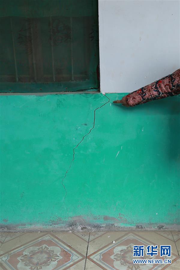 （新華視點(diǎn)&middot;圖文互動(dòng)）（4）挖掘作業(yè)距漢墓中心僅20米，村民住房出現(xiàn)裂縫&hellip;&hellip;&ldquo;造地&rdquo;如何變挖山？