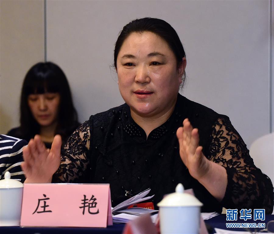 （新春走基層&middot;代表委員履職）（5）馬路牙子上當(dāng)代表&mdash;&mdash;環(huán)衛(wèi)工人莊艷的履職故事