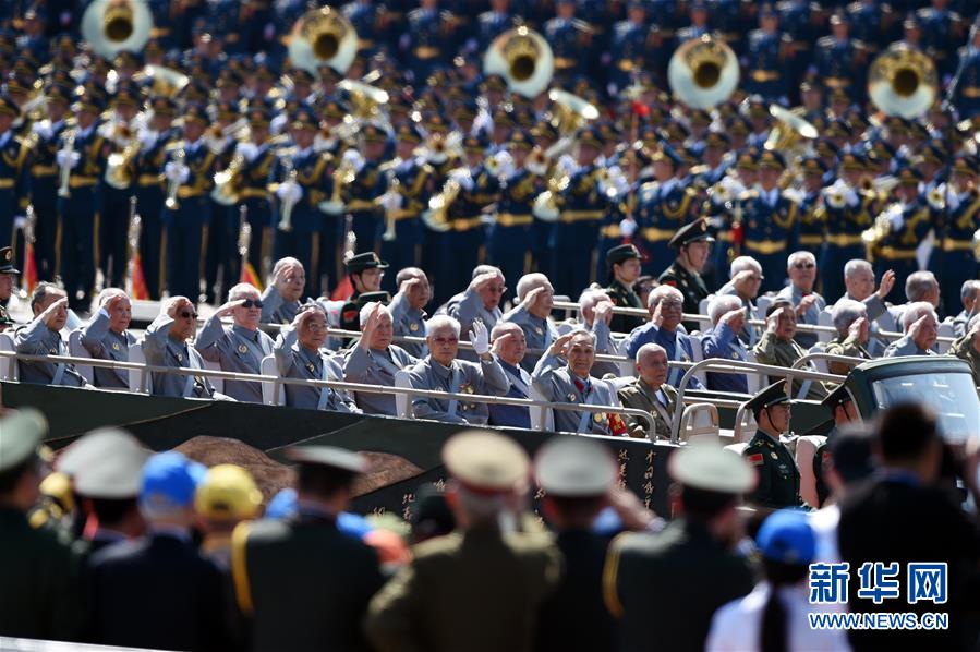 （新華全媒頭條&middot;強軍思想引領(lǐng)新征程&middot;圖文互動）（2）那一刻，我們光榮接受檢閱