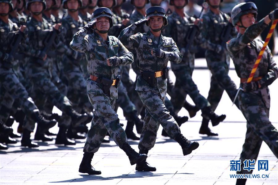 （新華全媒頭條&middot;強軍思想引領(lǐng)新征程&middot;圖文互動）（4）那一刻，我們光榮接受檢閱