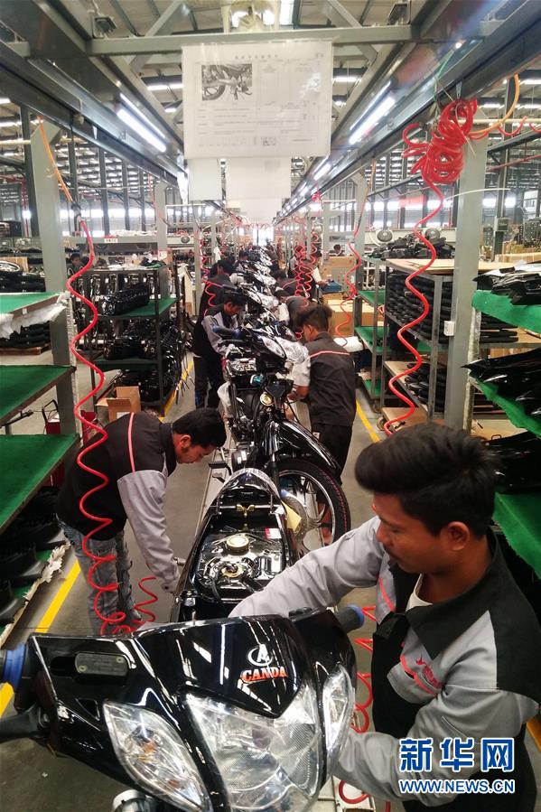 （在習(xí)近平新時(shí)代中國(guó)特色社會(huì)主義思想指引下&mdash;&mdash;新時(shí)代新作為新篇章&middot;圖文互動(dòng)）（8）高原春來(lái)早 云嶺開新篇 