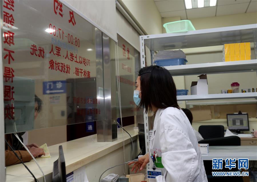 （新華全媒頭條&middot;圖文互動(dòng)）（4）一粒藥片牽動(dòng)萬(wàn)人心，藥品集中采購(gòu)給你我省了多少？