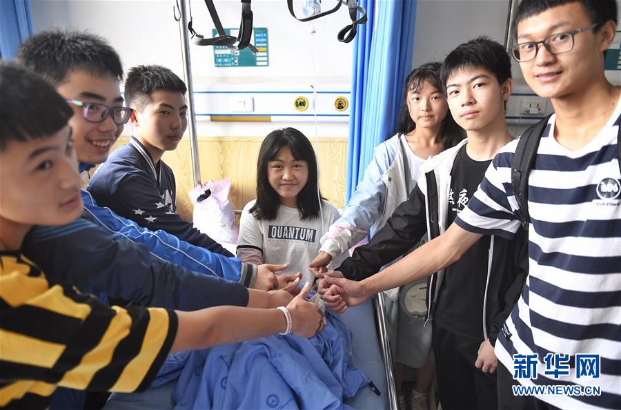 (圖文互動(dòng))(1)長(zhǎng)寧地震獲救者李雨秦:走出傷痛 迎接新生