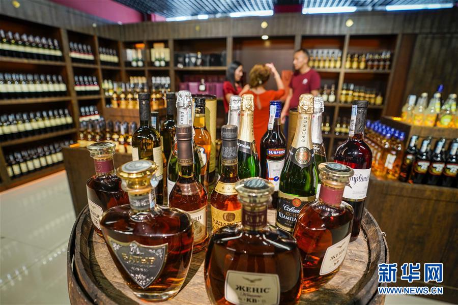 （在習(xí)近平新時(shí)代中國特色社會主義思想指引下&mdash;&mdash;新時(shí)代新作為新篇章&middot;總書記關(guān)切開放事&middot;圖文互動）（4）開放，讓迢迢邊關(guān)擁有穩(wěn)穩(wěn)幸福&mdash;&mdash;來自內(nèi)陸沿邊開放小城的故事