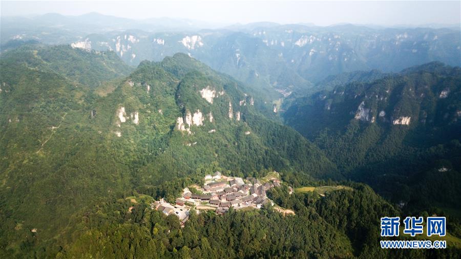 （在習(xí)近平新時代中國特色社會主義思想指引下&mdash;&mdash;新時代新作為新篇章&middot;總書記關(guān)切脫貧事&middot;圖文互動）（1）精準扶貧：提速脫貧奔小康