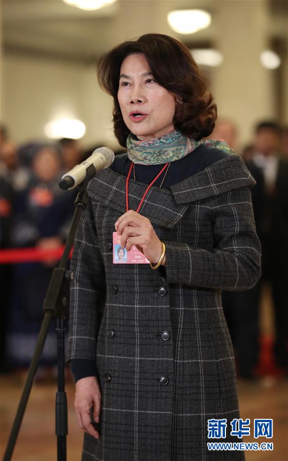 （兩會(huì)&middot;面對(duì)面）（8）全國(guó)人大代表接受采訪(fǎng)