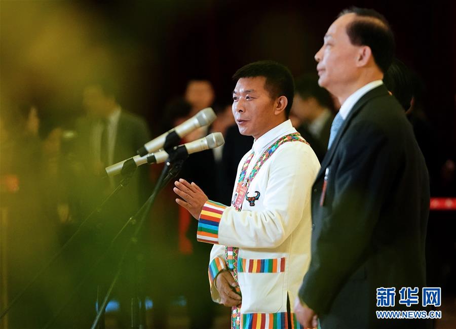 （兩會&middot;面對面）（15）全國人大代表接受采訪
