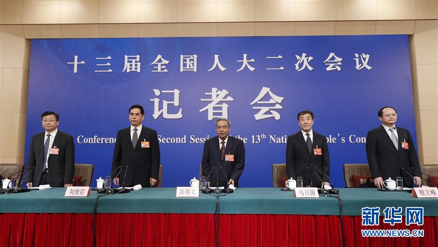 （兩會&middot;XHDW）（4）全國人大相關(guān)負責人就&ldquo;人大立法工作&rdquo;答記者問