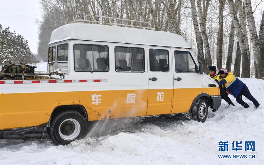 （新春走基層）（2）嚴(yán)寒下的&ldquo;鐵路醫(yī)生&rdquo;：風(fēng)雪中守護回家路