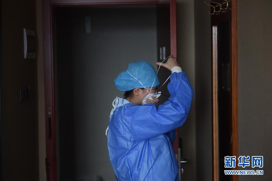 (聚焦疫情防控·圖文互動)(2)“感恩每一位‘不曾謀面’的醫(yī)護人員”——探訪返京人員醫(yī)學(xué)集中隔離觀察點