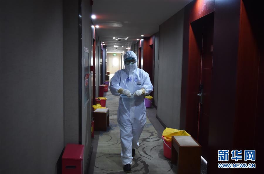 (聚焦疫情防控·圖文互動)(4)“感恩每一位‘不曾謀面’的醫(yī)護人員”——探訪返京人員醫(yī)學(xué)集中隔離觀察點