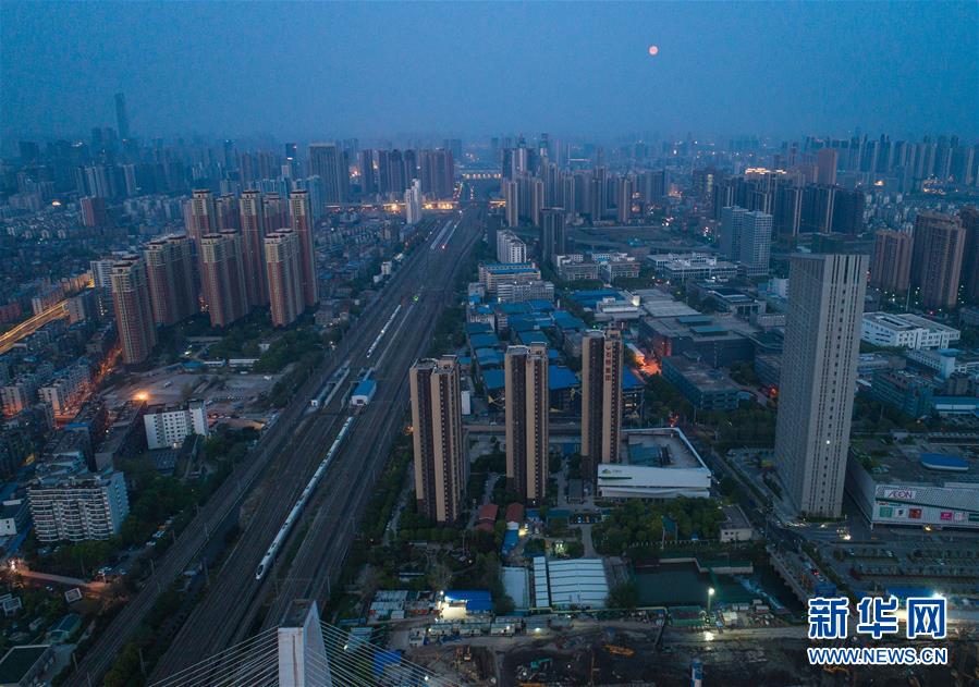 （新華全媒頭條&middot;圖文互動(dòng)）（4）武漢重啟，不負(fù)春天&mdash;&mdash;寫在武漢&ldquo;解封&rdquo;之際